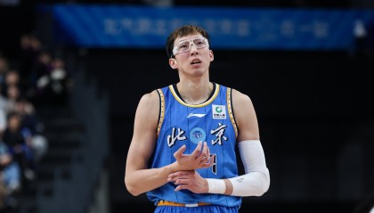 hth sports-表现一般！周琦6中3仅拿9分10板1助 3失误3犯规